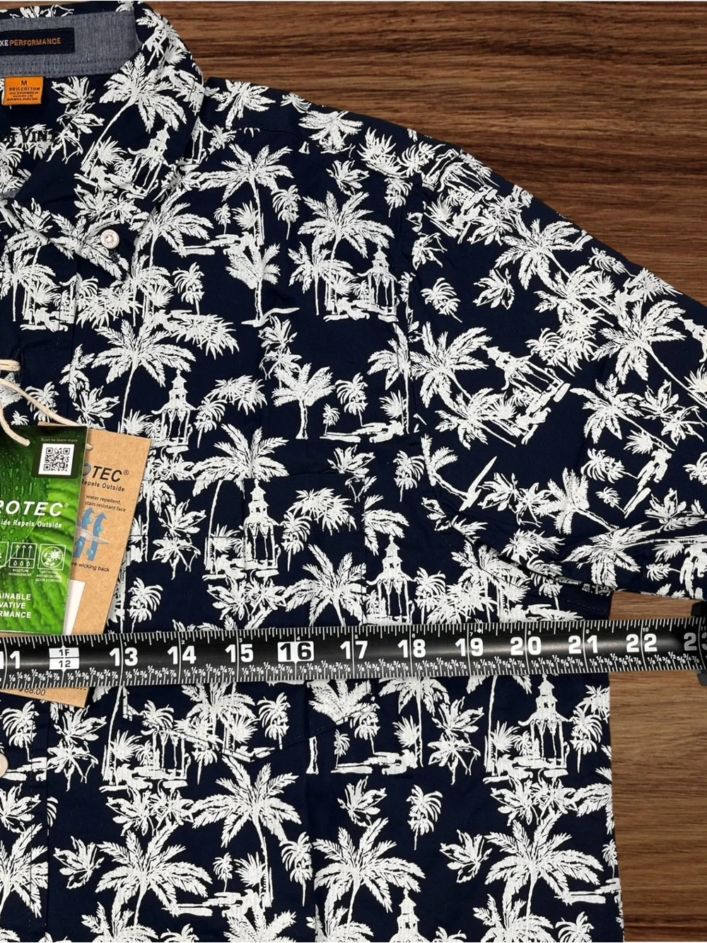 Tailor Vintage Airotec+ Tropical Navy Blue Short Sleeve Button Down. Medium - Picture 4 of 9